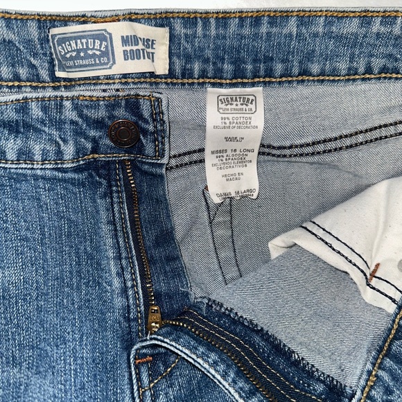 Signature Levi’s Misses Midrise bootcut long jeans - Picture 2 of 10